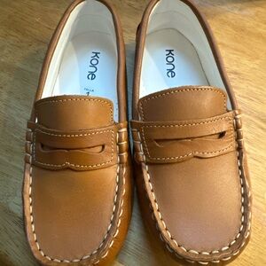 New Kone Boys Penny Loafer in natural leather! Boys size 1. Smoke free home